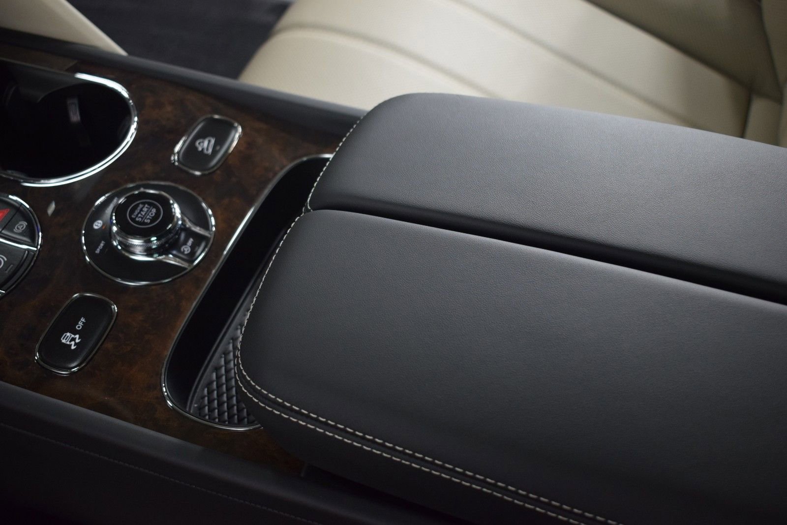 New 2025 Bentley Bentayga AWD/4WD image 37