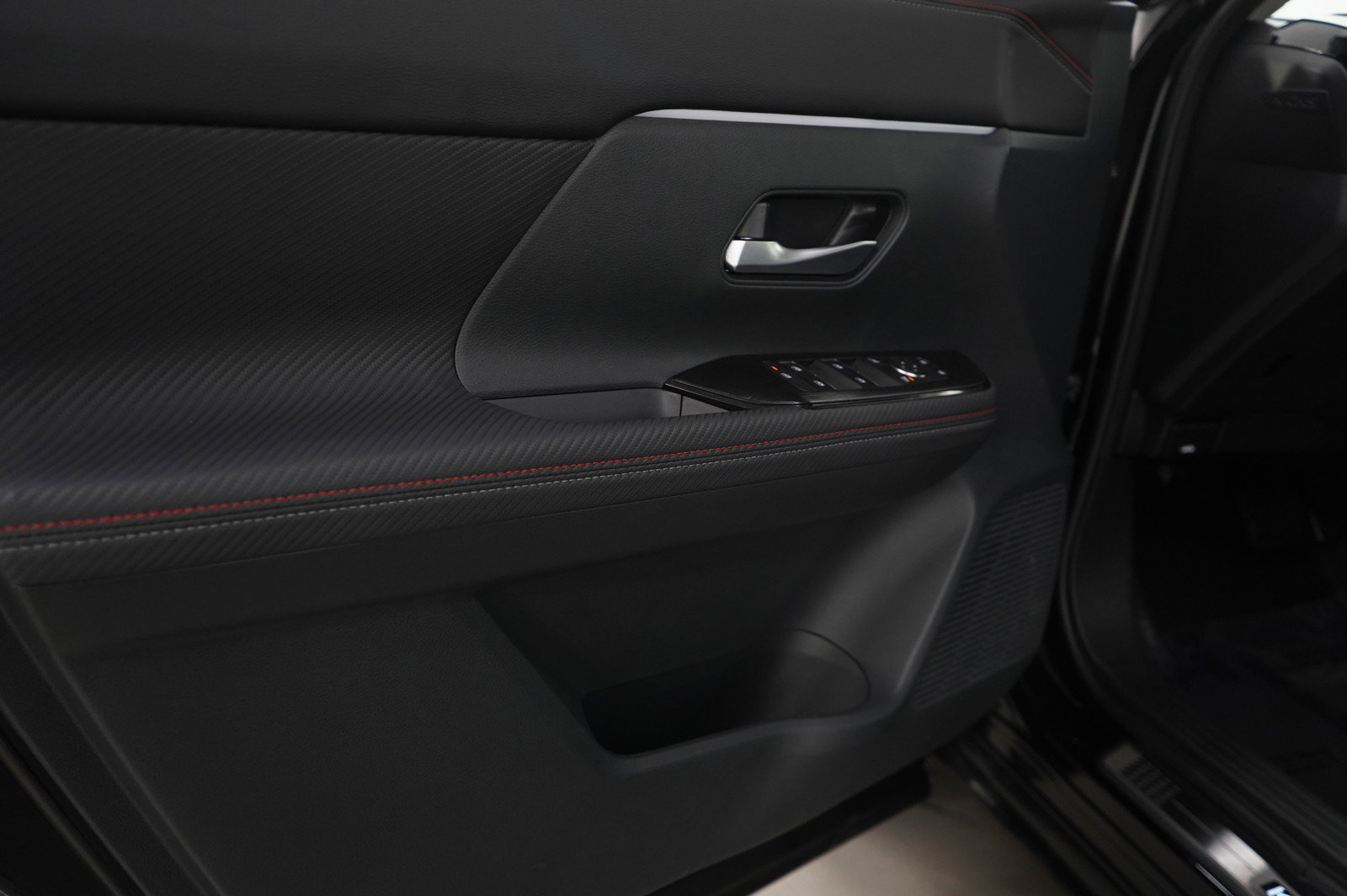 Used 2025 Nissan Kicks SR w/ Illumination Package image 22