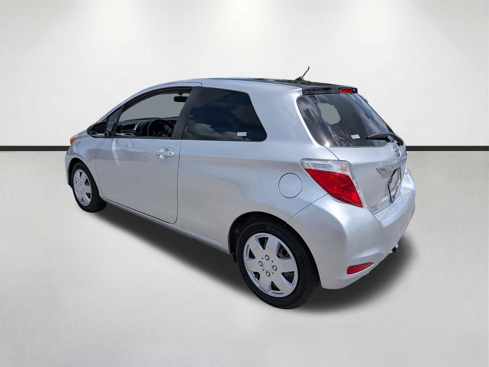Used 2012 Toyota Yaris L image 6