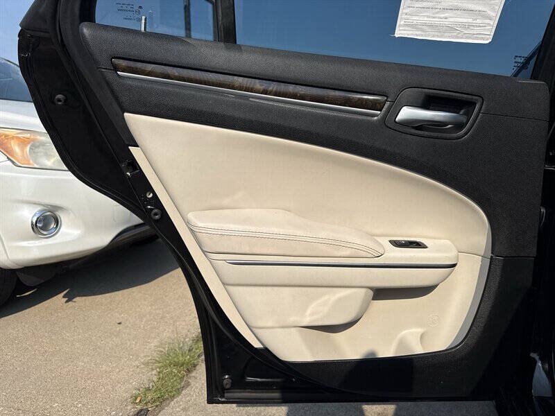 Used 2015 Chrysler 300 C RWD image 20