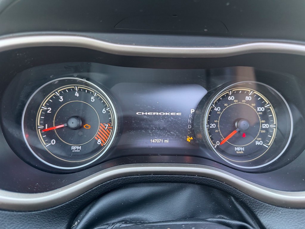 Used 2015 Jeep Cherokee Limited AWD/4WD image 9