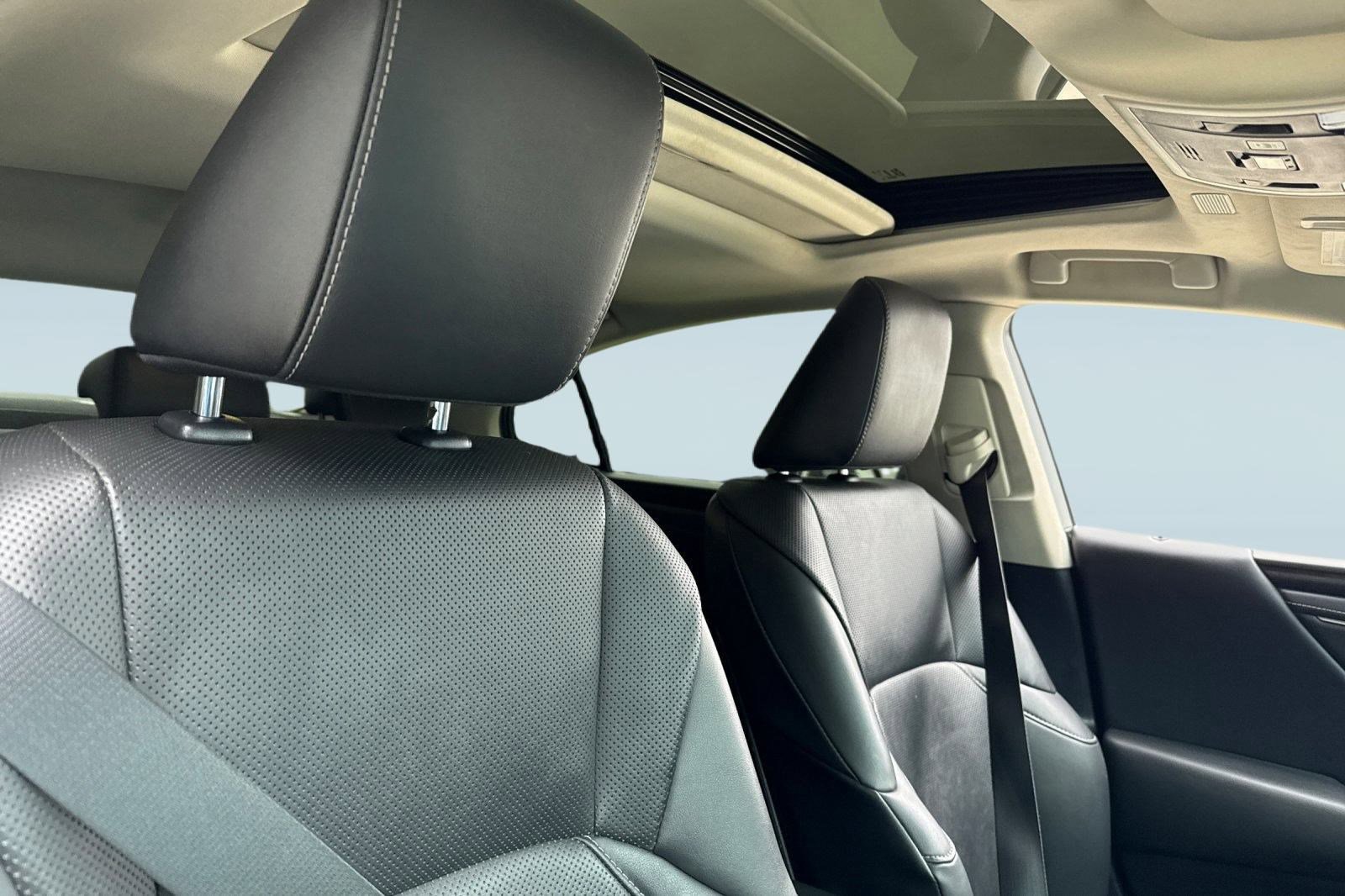 Used 2022 Lexus ES 300h w/ Premium Package image 25