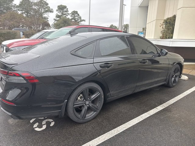 Used 2023 Honda Accord Sport image 3