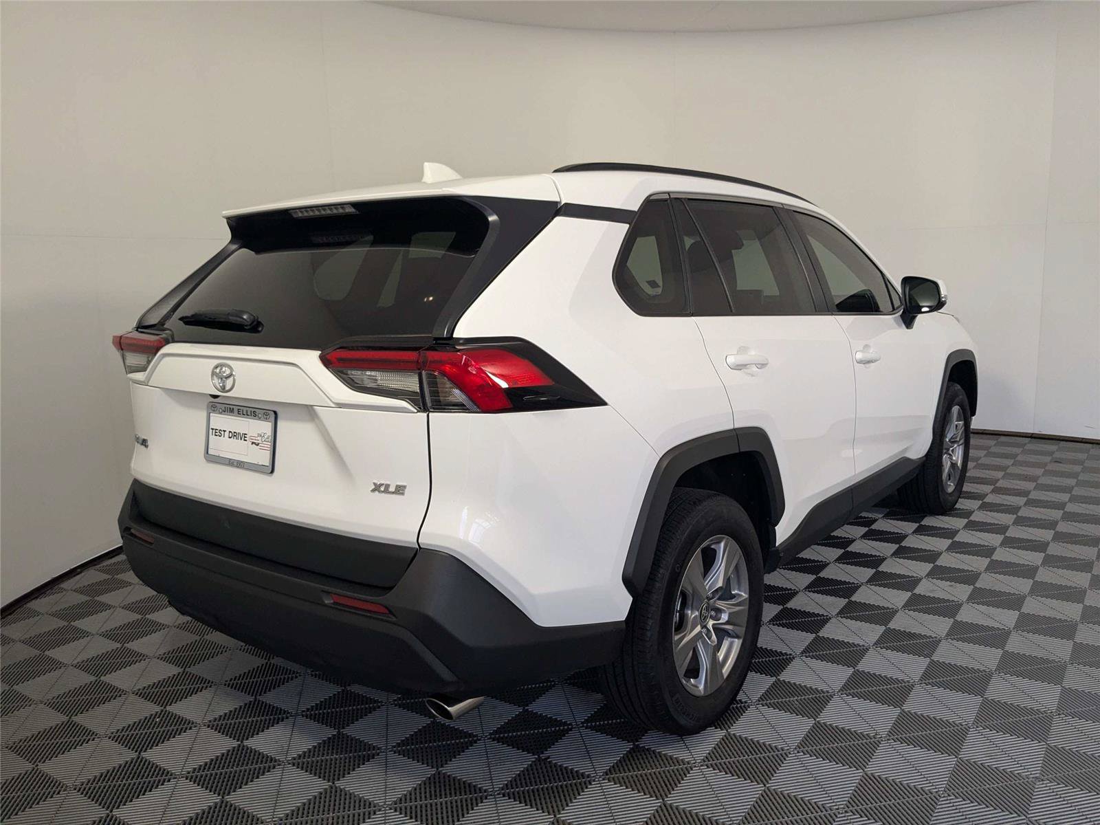 Used 2023 Toyota RAV4 XLE w/ Convenience Package FWD image 6