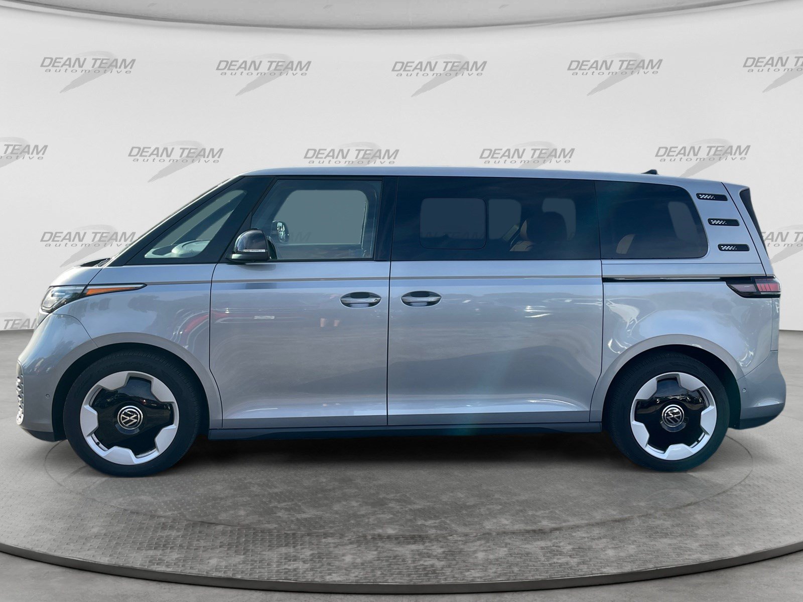 Used 2025 Volkswagen ID. Buzz Pro S Plus AWD/4WD image 5