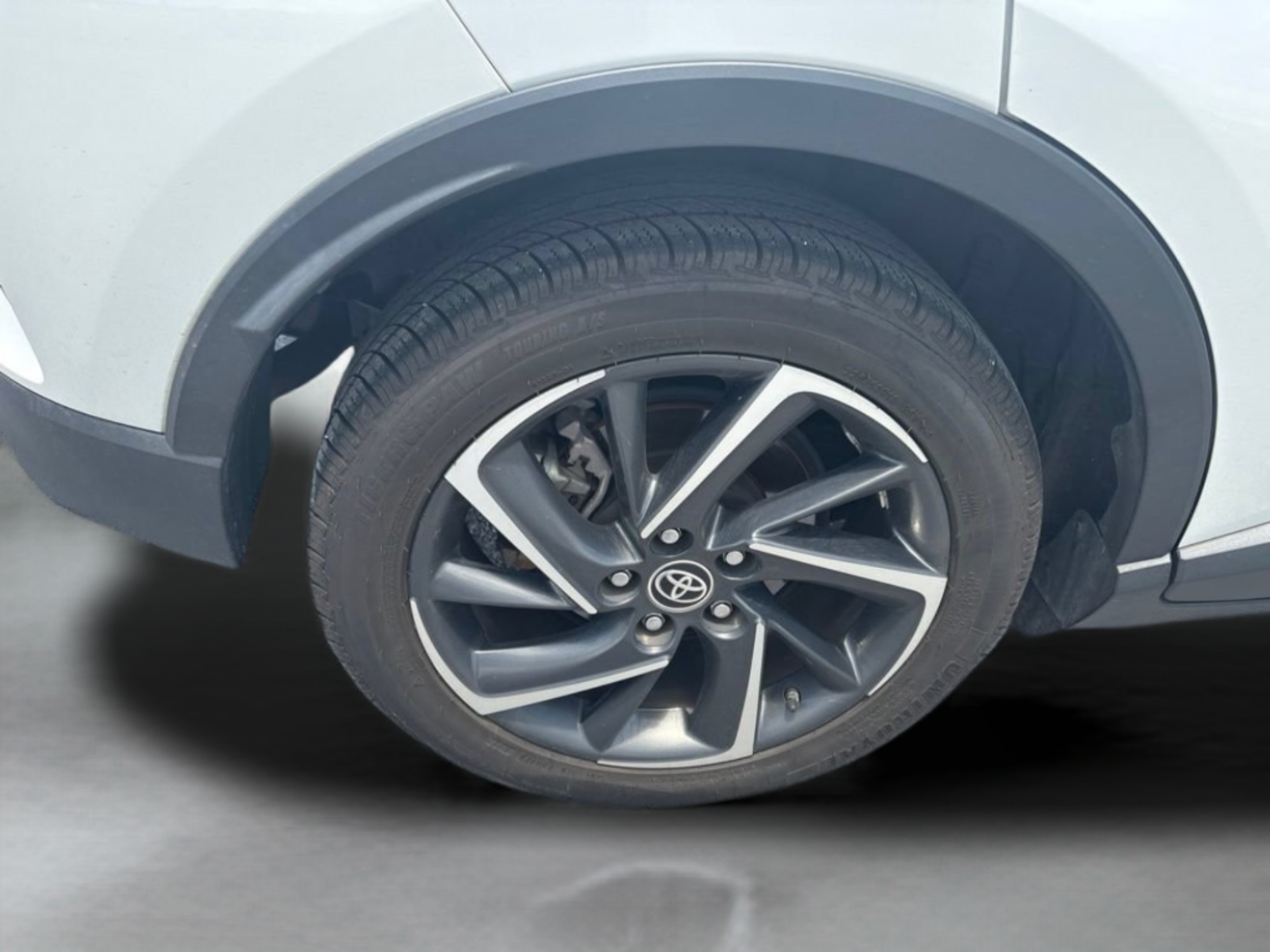 Used 2022 Toyota C-HR Limited FWD image 35