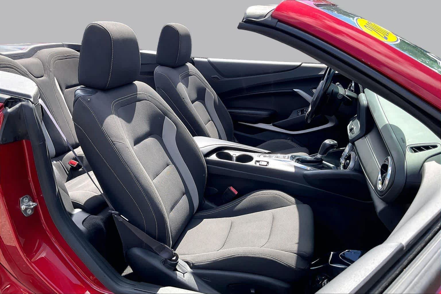 Used 2017 Chevrolet Camaro LT RWD image 8