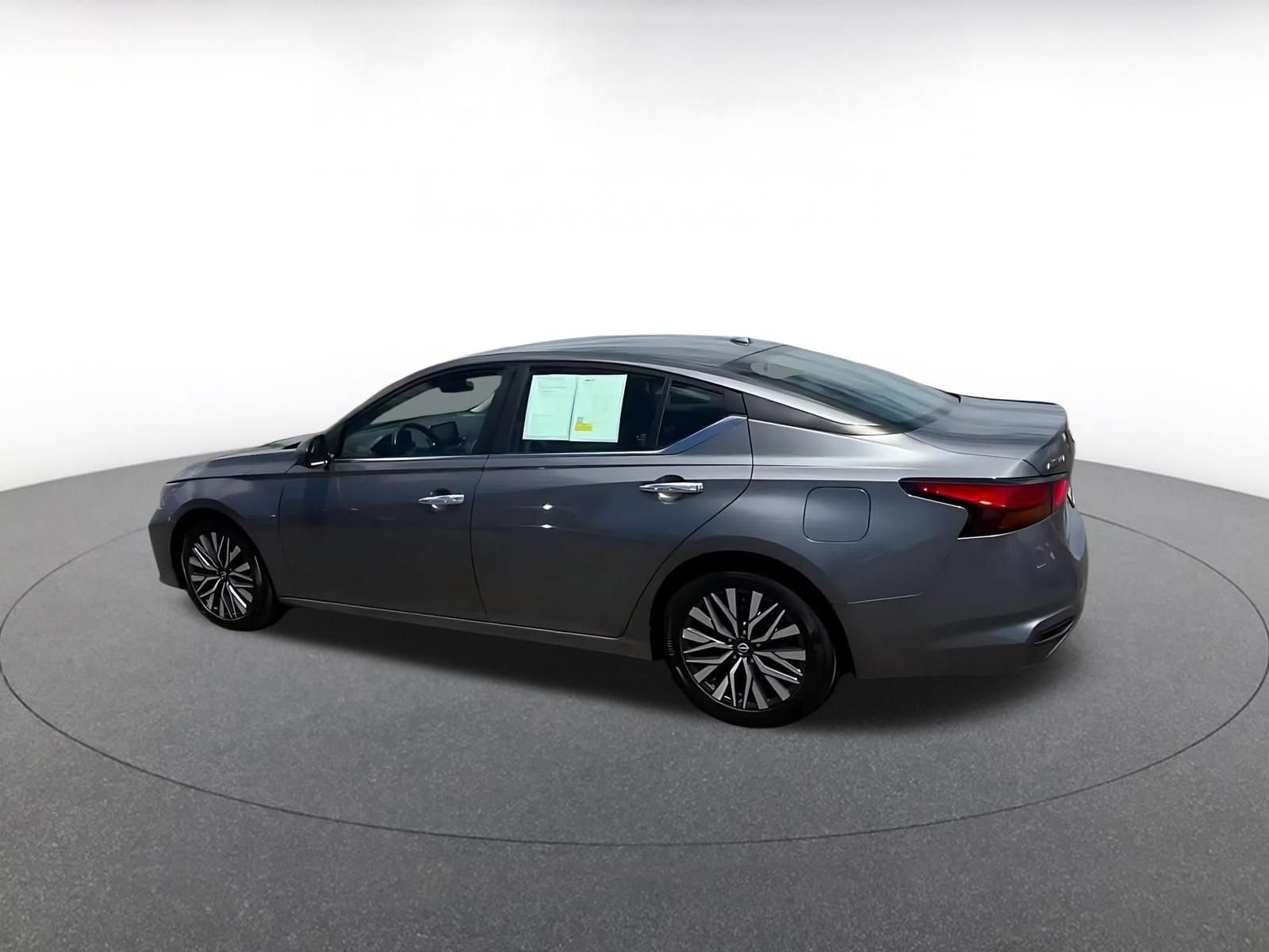 Used 2023 Nissan Altima 2.5 SV FWD image 8