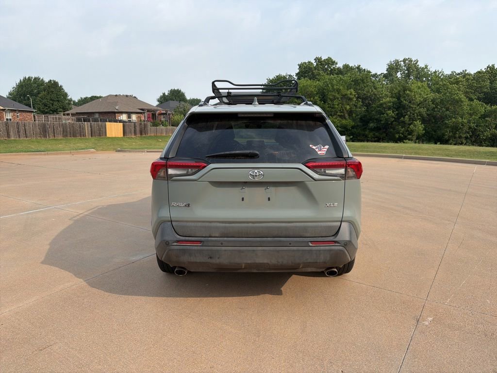 Used 2021 Toyota RAV4 XLE Premium FWD image 4