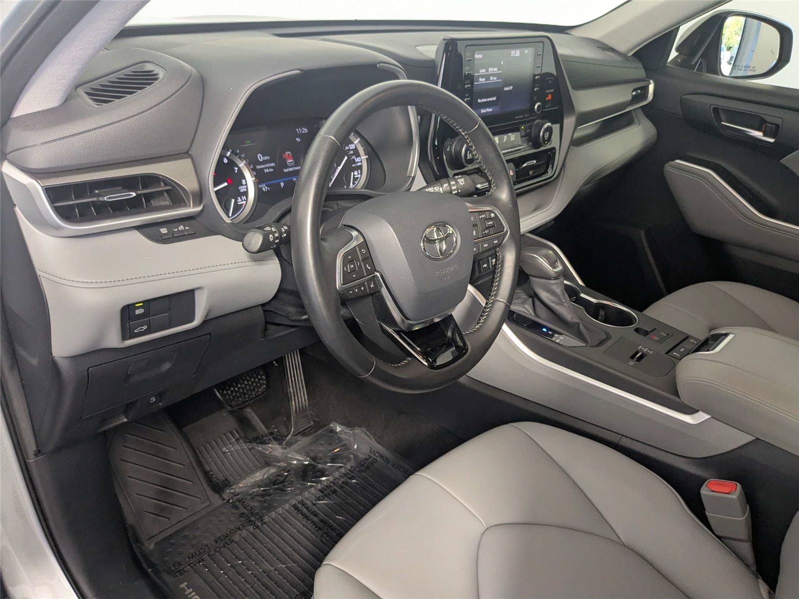 Certified 2020 Toyota Highlander XLE FWD image 13
