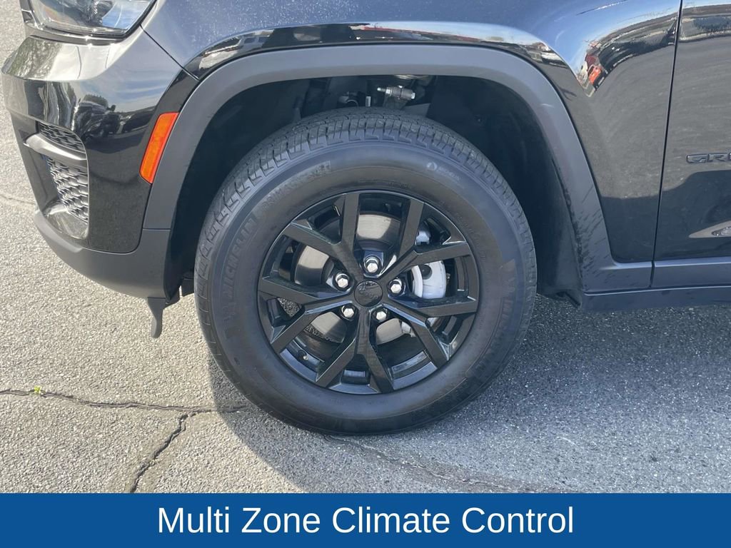 Certified 2025 Jeep Grand Cherokee Altitude image 11