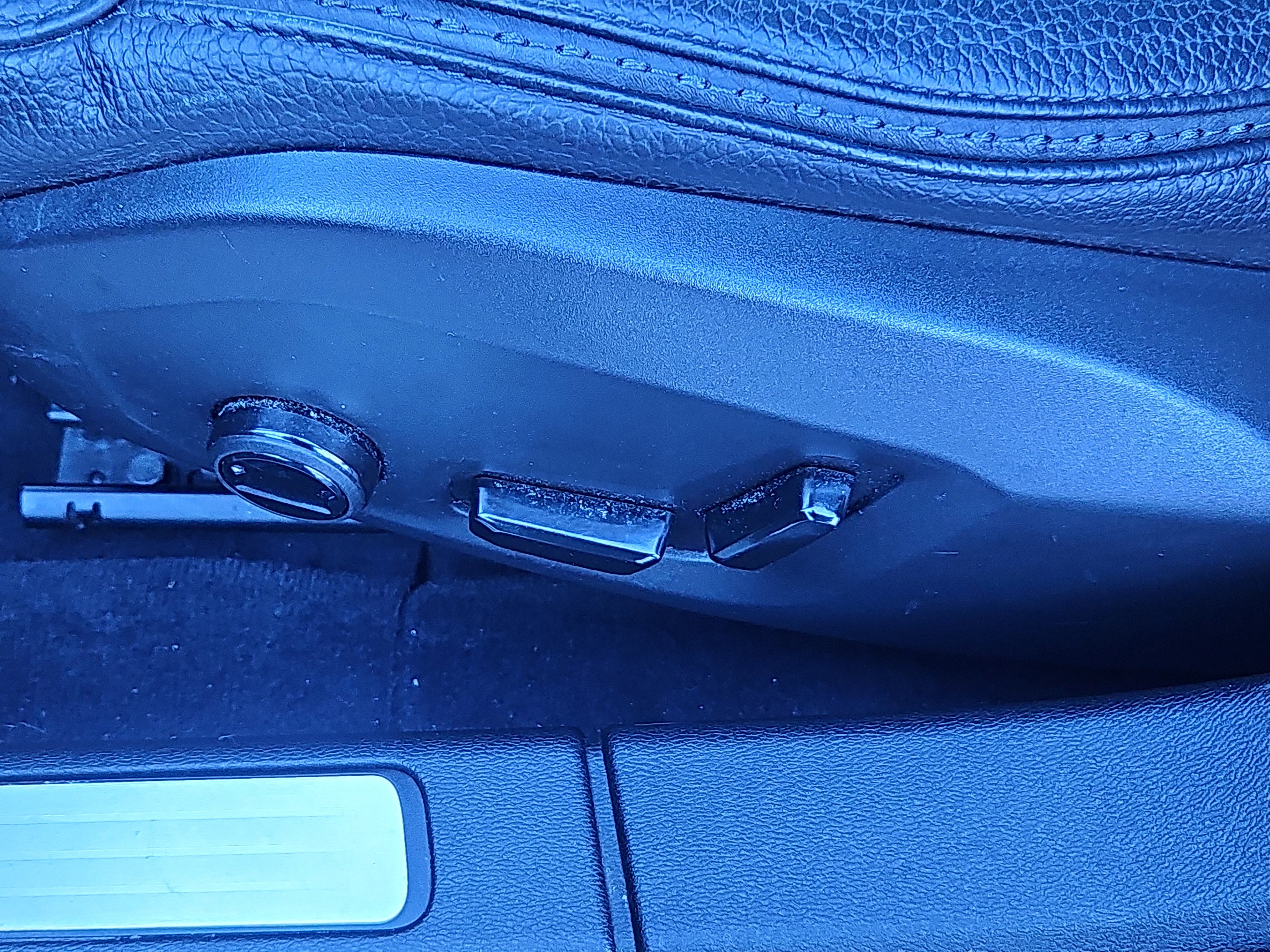 Used 2020 Volvo V60 T5 Cross Country w/ Protection Package Premier image 17