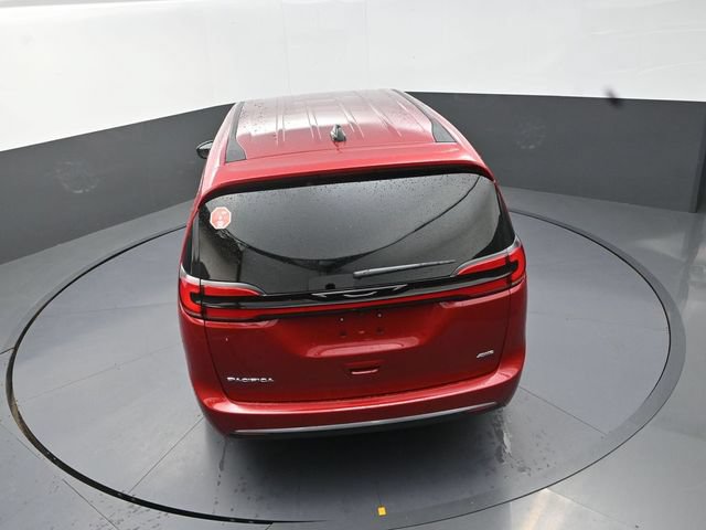 New 2027 Chrysler Pacifica Select AWD/4WD image 16