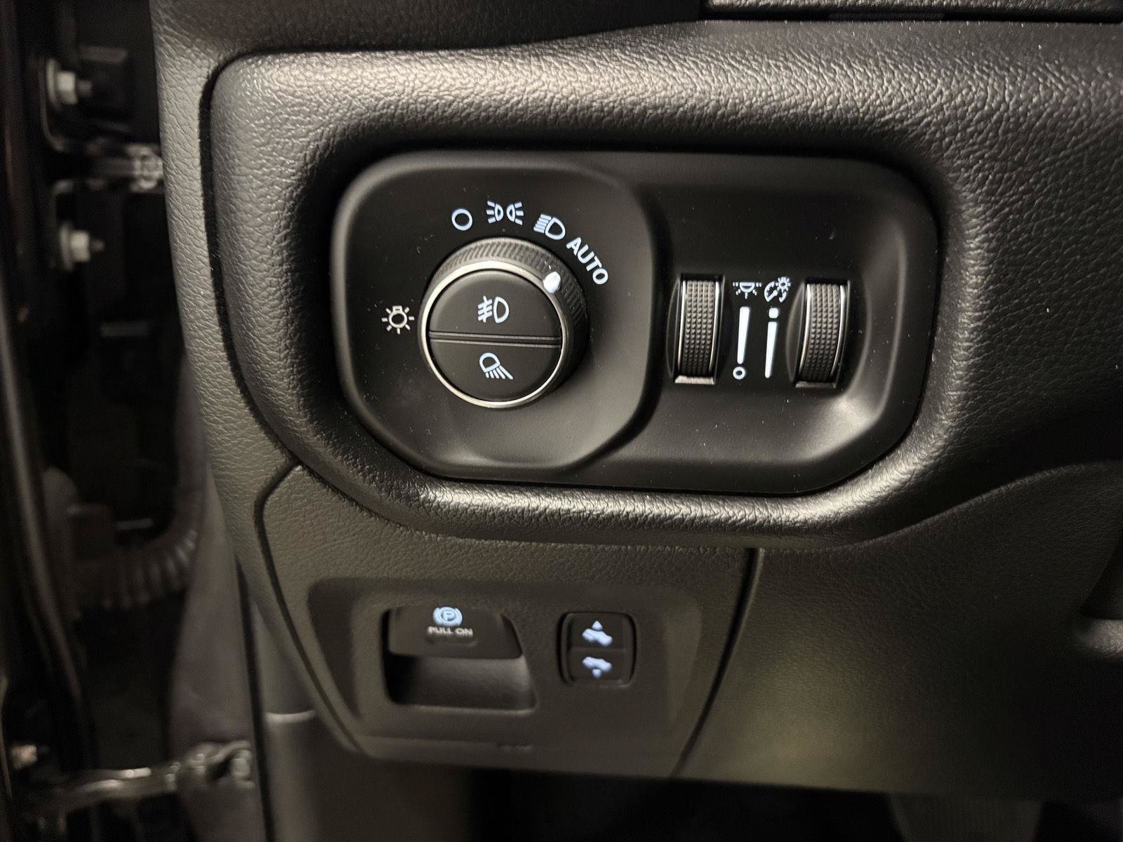 Used 2022 RAM 1500 Laramie AWD/4WD image 16