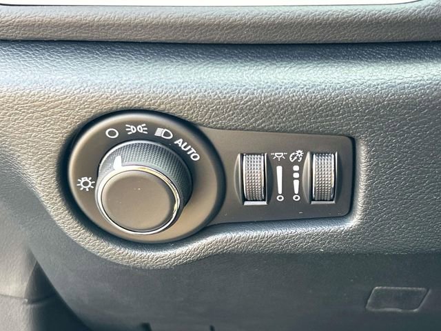 New 2026 Chrysler Voyager LX FWD image 25