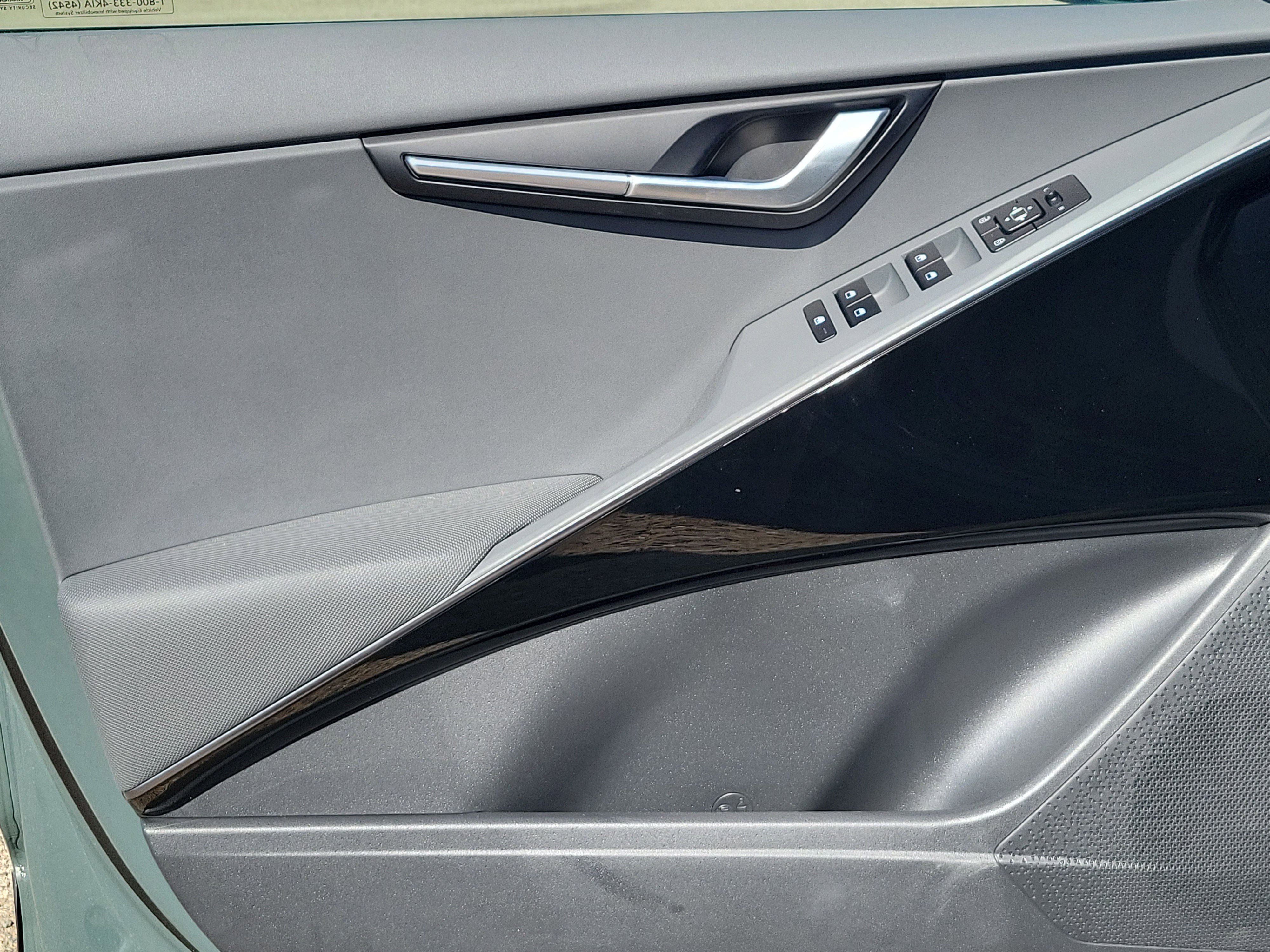 New 2025 Kia Niro EX image 6