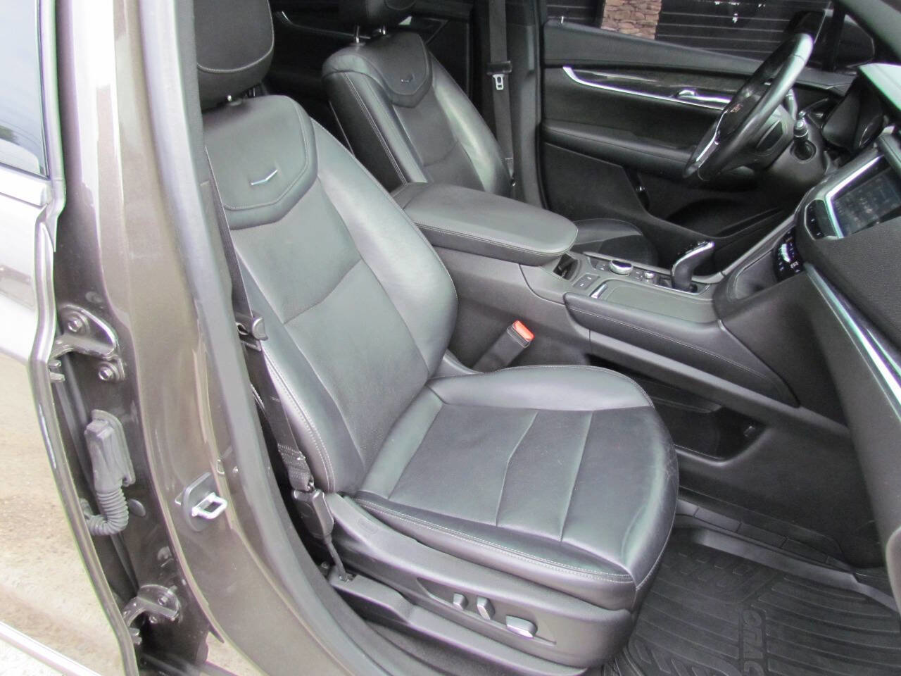 Used 2020 Cadillac XT5 Premium Luxury FWD image 19