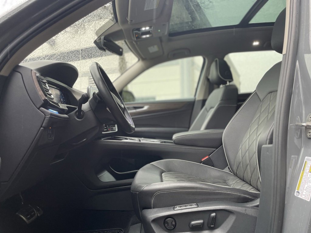 Used 2025 Volkswagen Atlas SEL Premium R-Line image 16