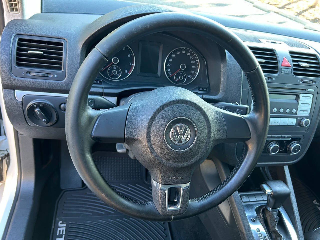 Used 2010 Volkswagen Jetta Limited Edition FWD image 26