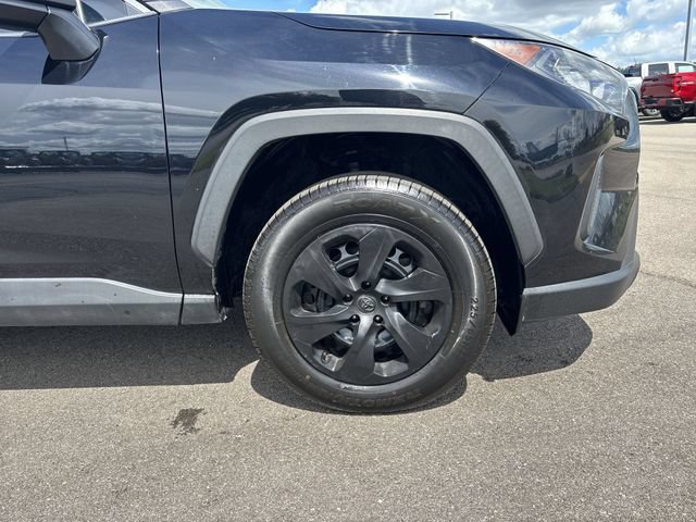 Used 2019 Toyota RAV4 LE FWD image 14