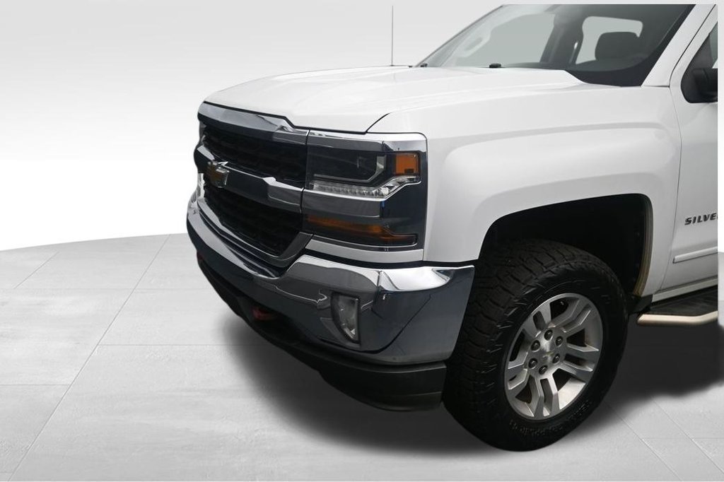 Used 2018 Chevrolet Silverado 1500 LT w/ All Star Edition AWD/4WD image 10