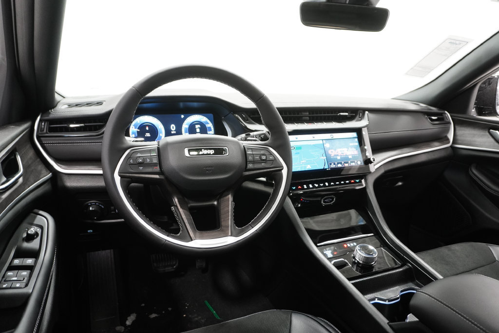 New 2026 Jeep Grand Cherokee Altitude AWD/4WD image 18