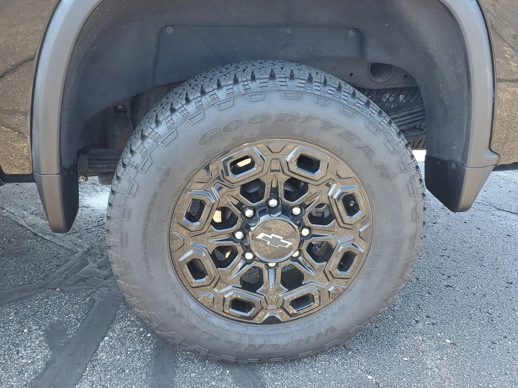 Used 2024 Chevrolet Silverado 2500 LT w/ Midnight Edition image 5