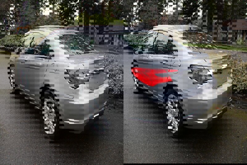 Used 2013 Chrysler 200 Touring image 4