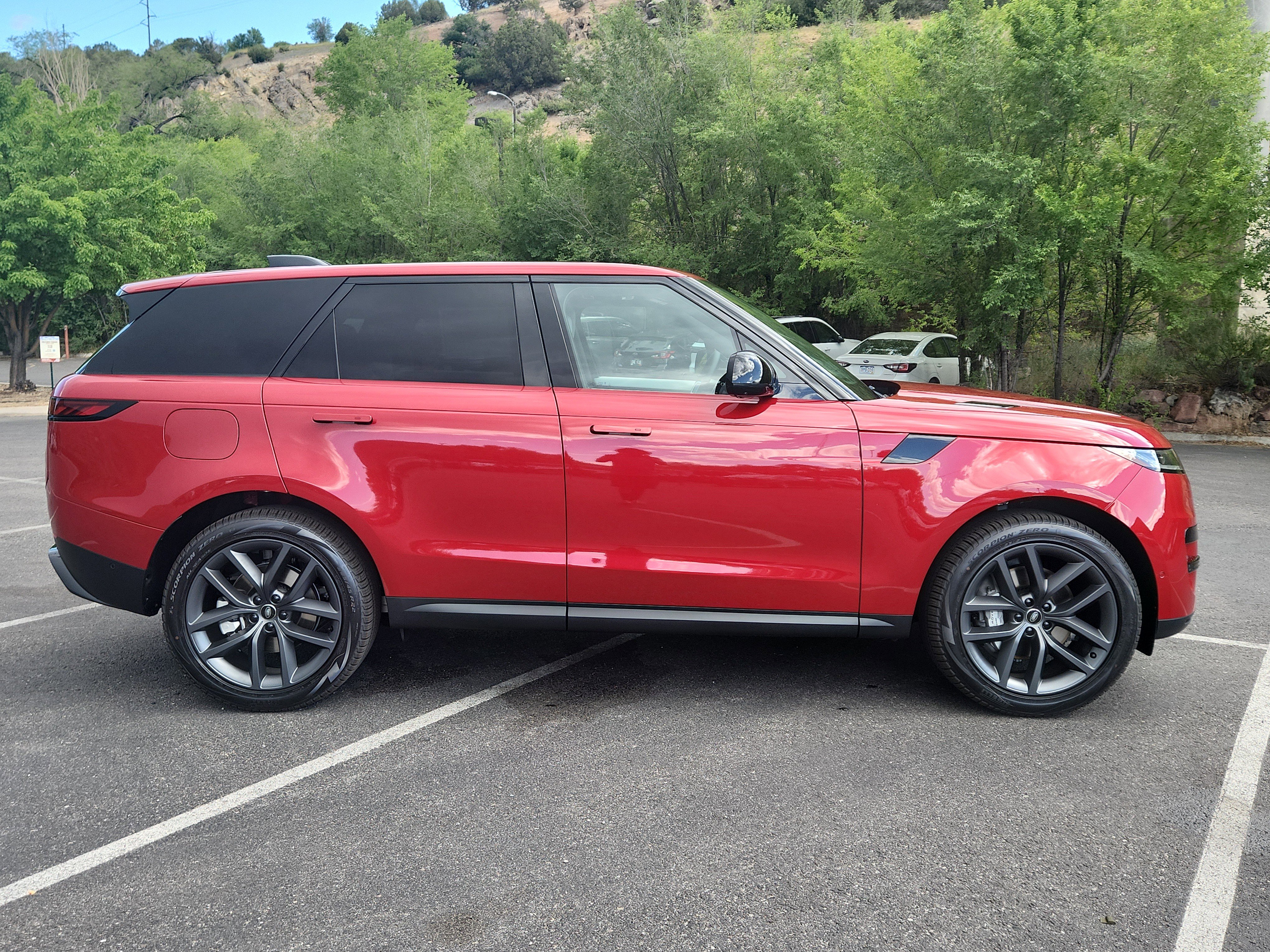 New 2025 Land Rover Range Rover Sport SE image 2