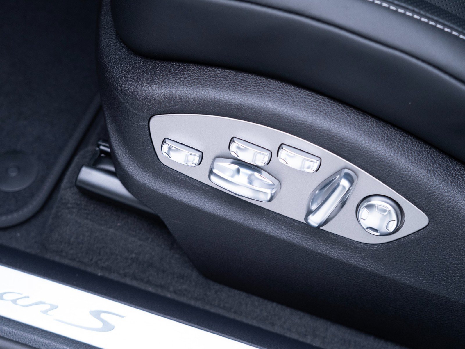 New 2026 Porsche Macan S AWD/4WD image 16
