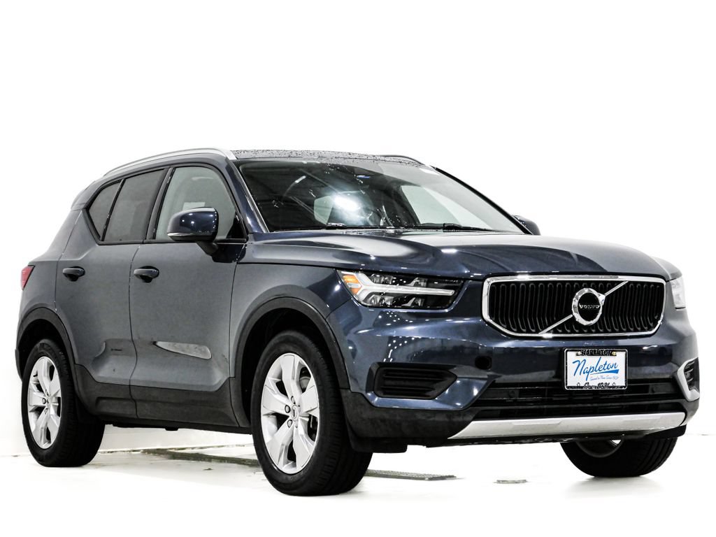 Used 2022 Volvo XC40 T5 Momentum