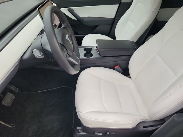 Used 2022 Tesla Model Y Long Range image 19