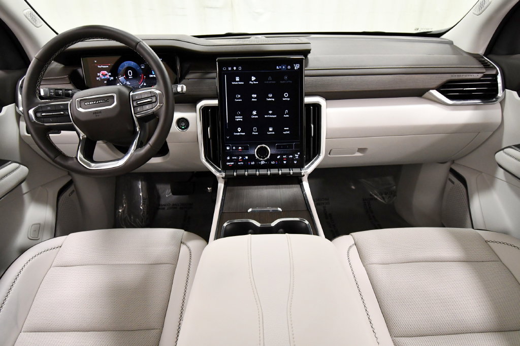 Used 2024 GMC Acadia Denali FWD image 3