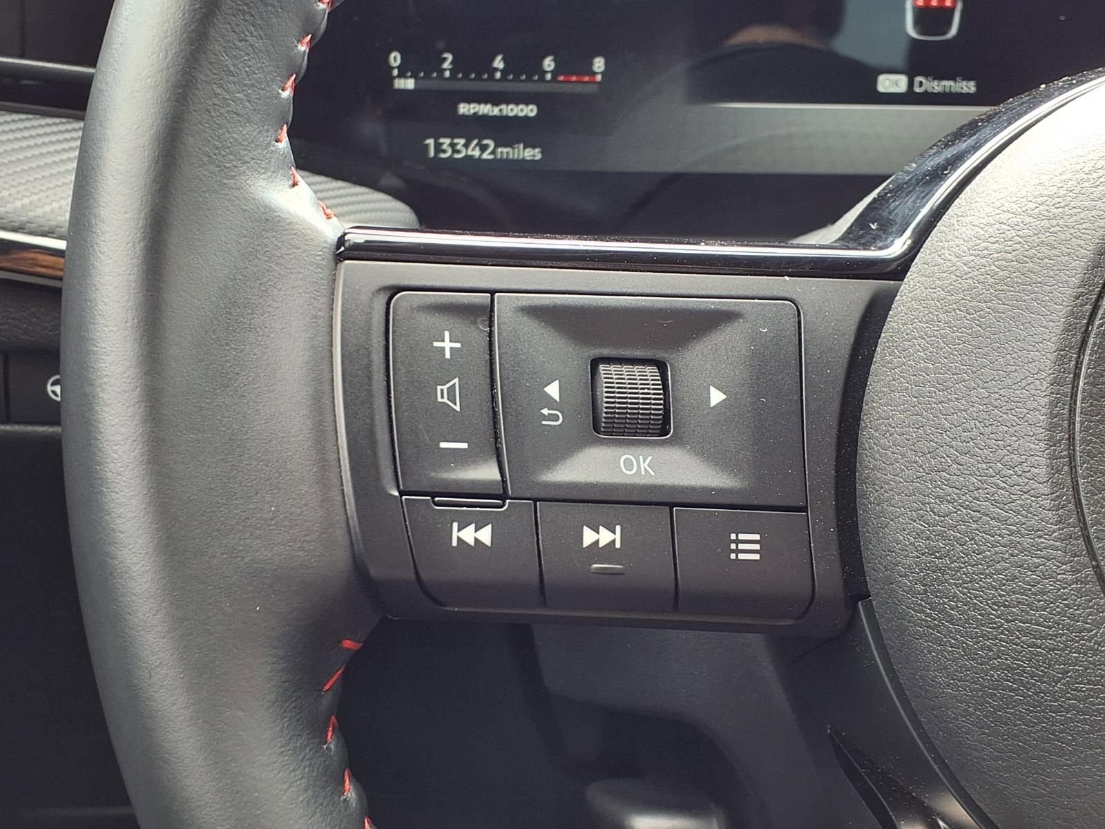 Used 2025 Nissan Kicks SR AWD/4WD image 14