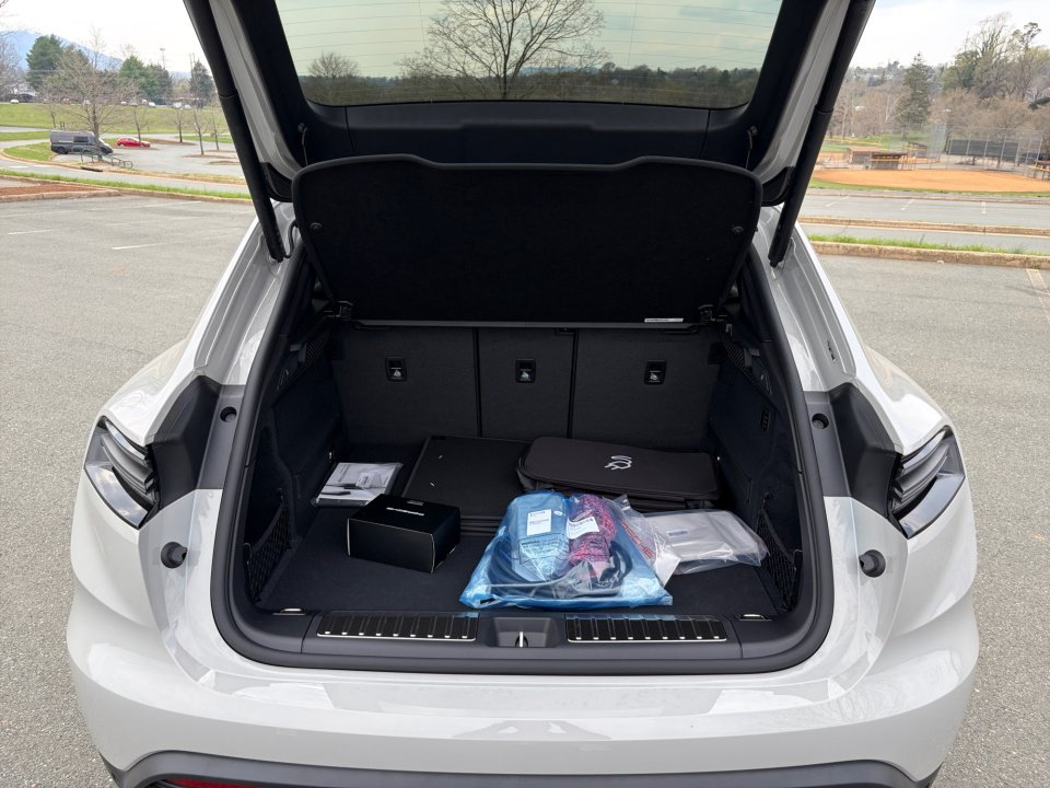 New 2026 Porsche Macan Electric RWD image 17