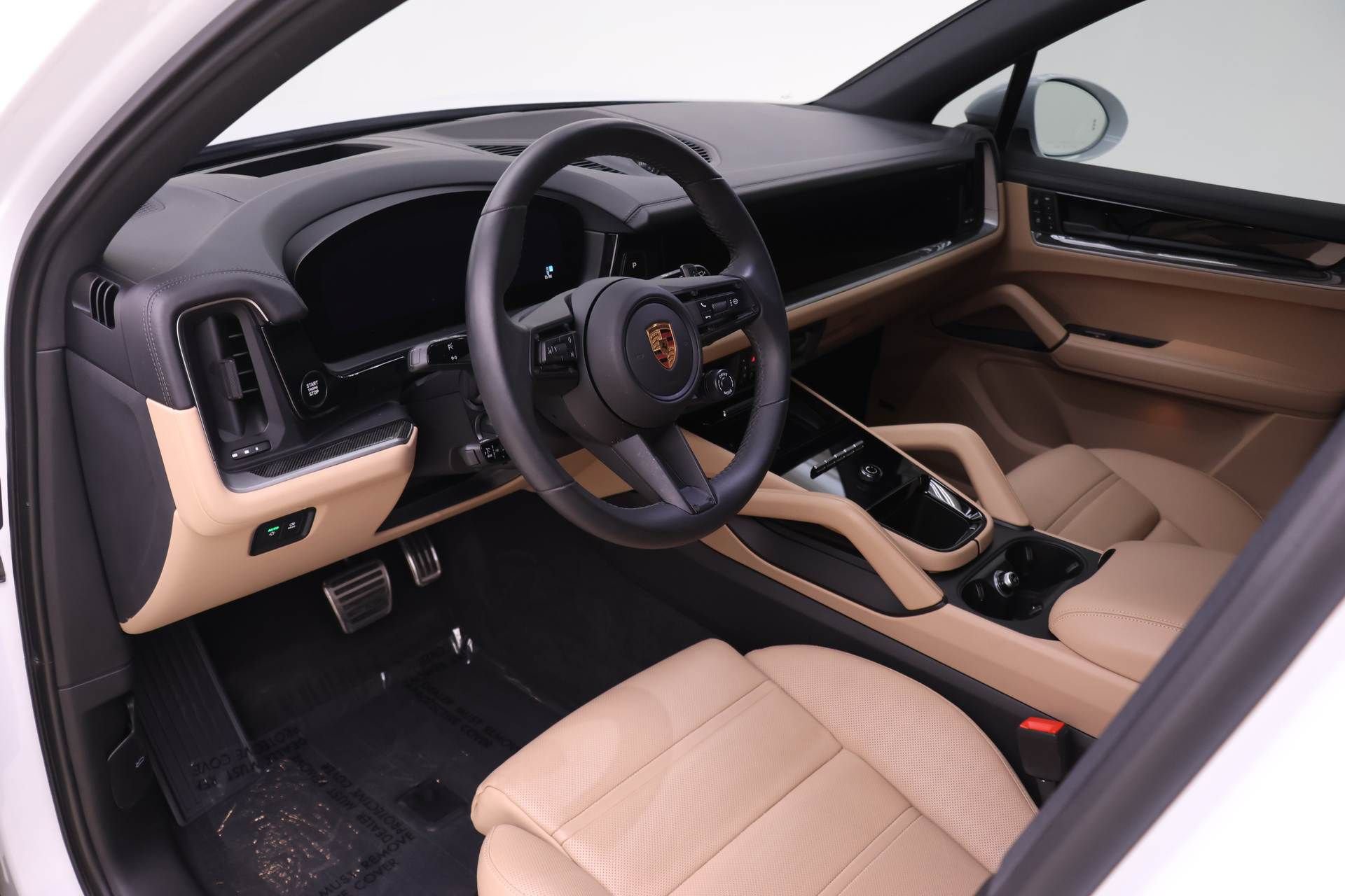 Certified 2025 Porsche Cayenne S image 4
