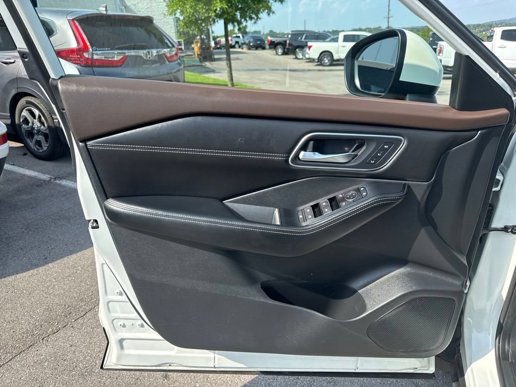 Used 2023 Nissan Rogue Platinum FWD image 10