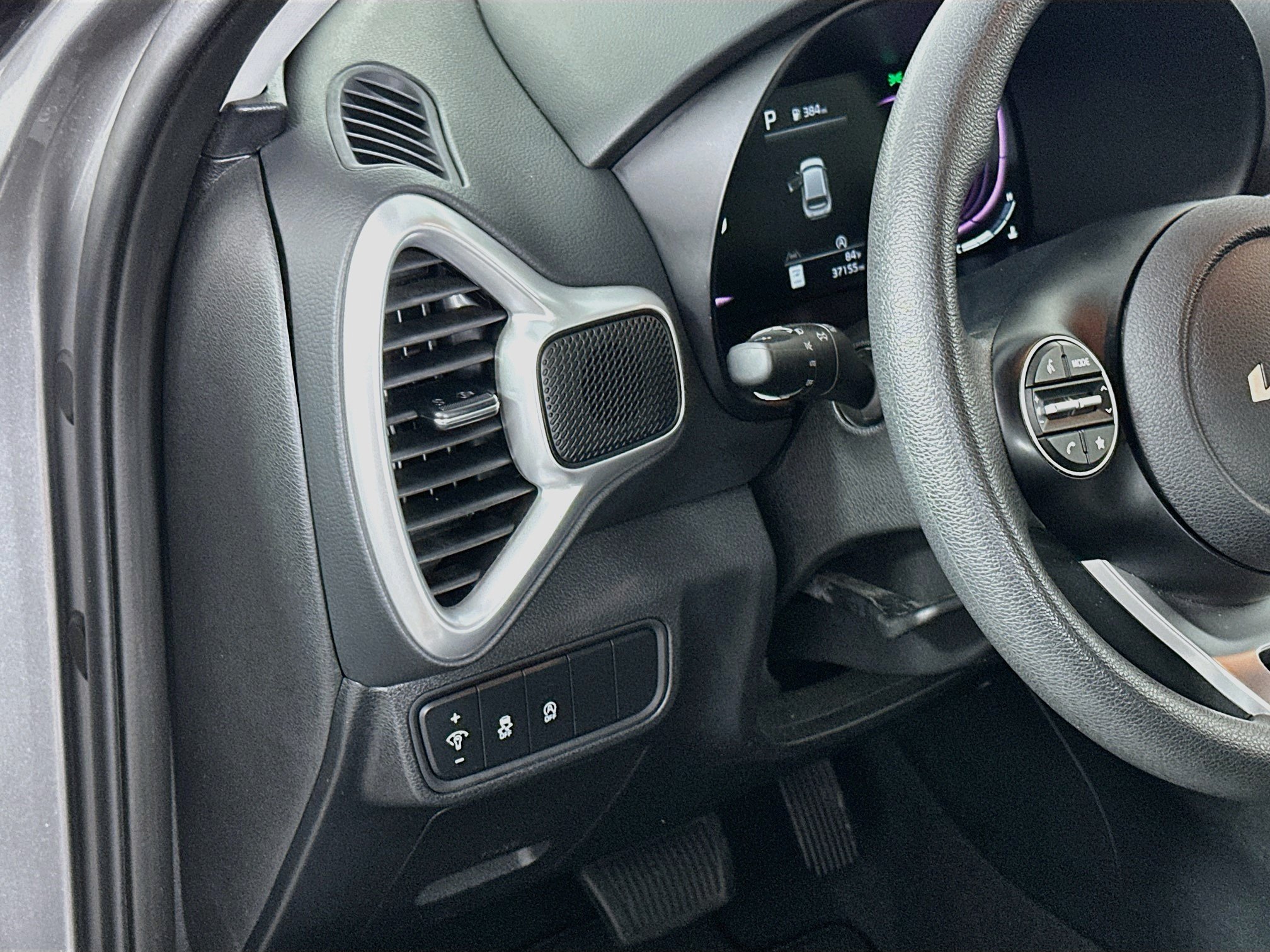 Used 2025 Kia Soul LX w/ LX Technology Package FWD image 17