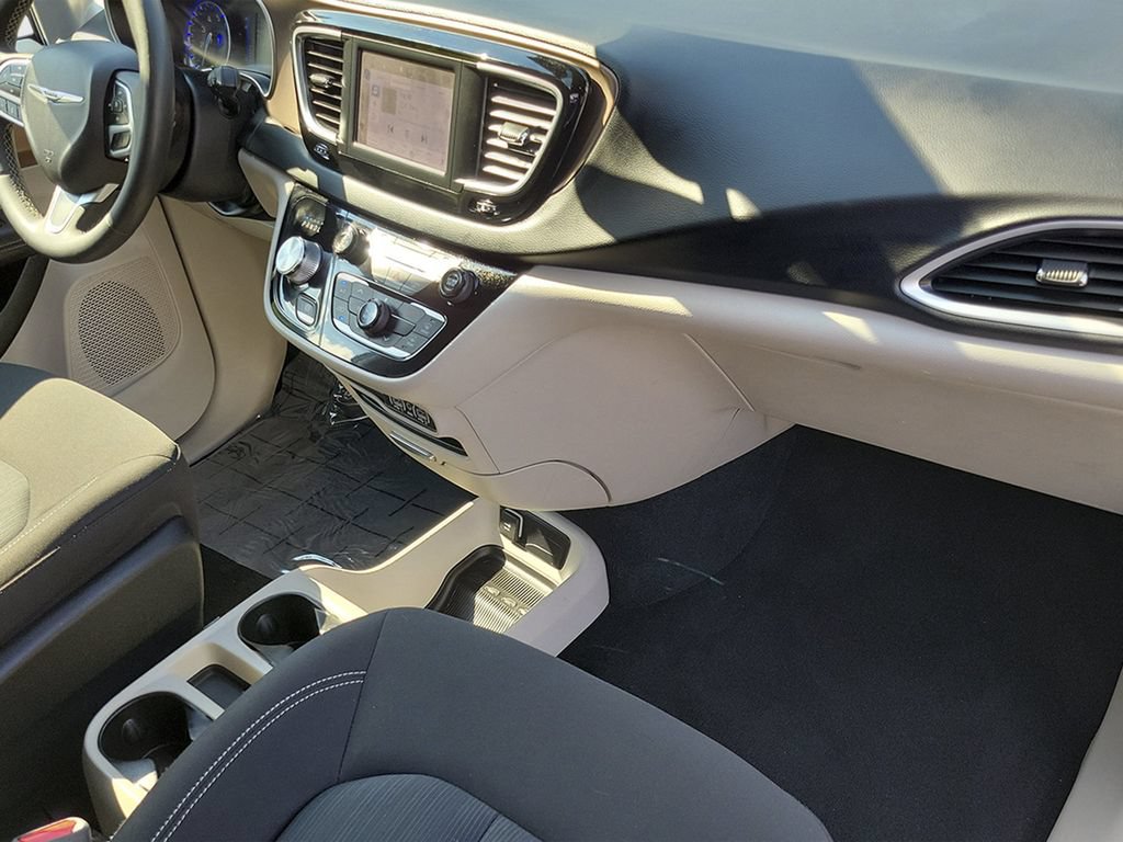 Used 2023 Chrysler Voyager LX FWD image 38