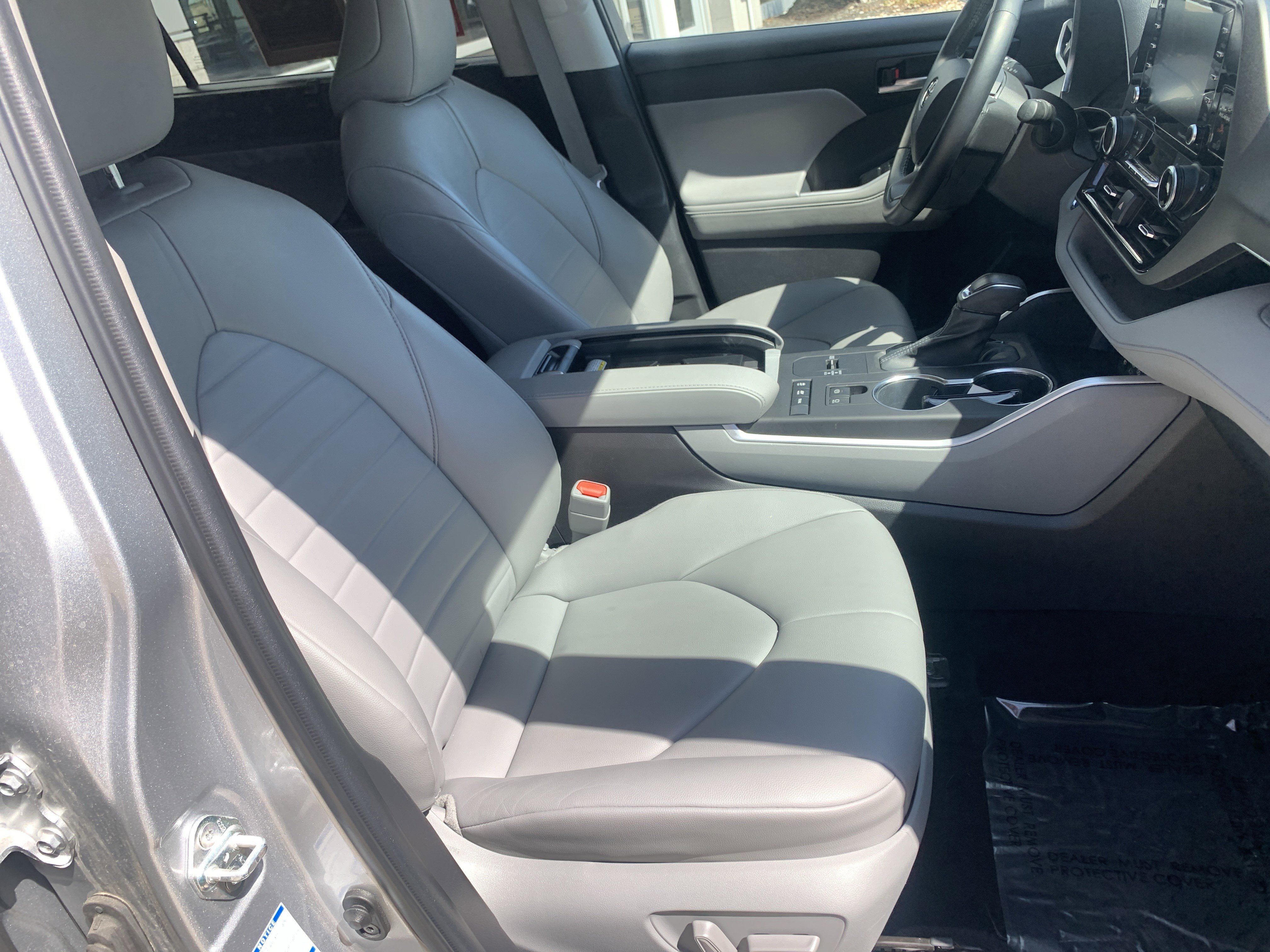 Used 2022 Toyota Highlander XLE image 27