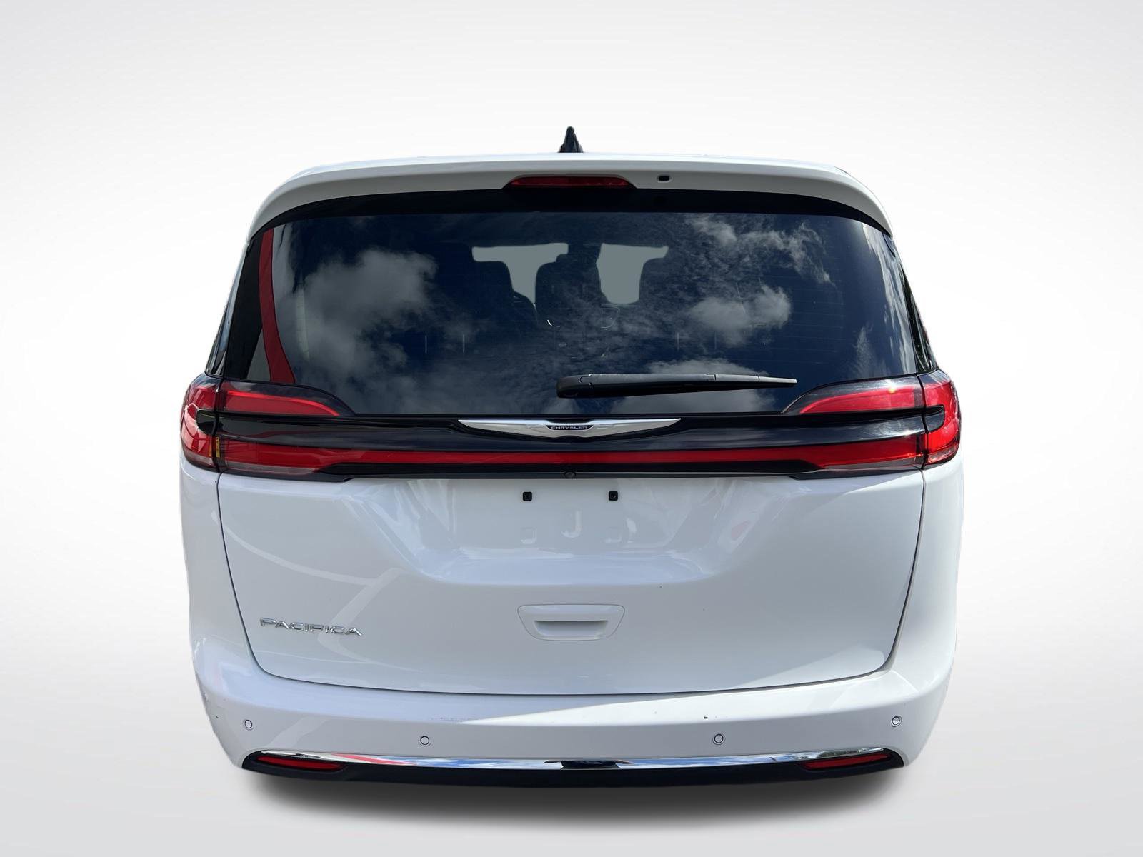 Used 2024 Chrysler Pacifica Touring-L FWD image 6