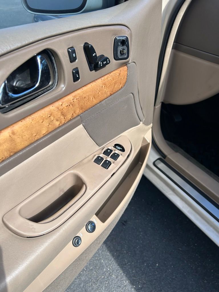 Used 1999 Lincoln Continental FWD image 13