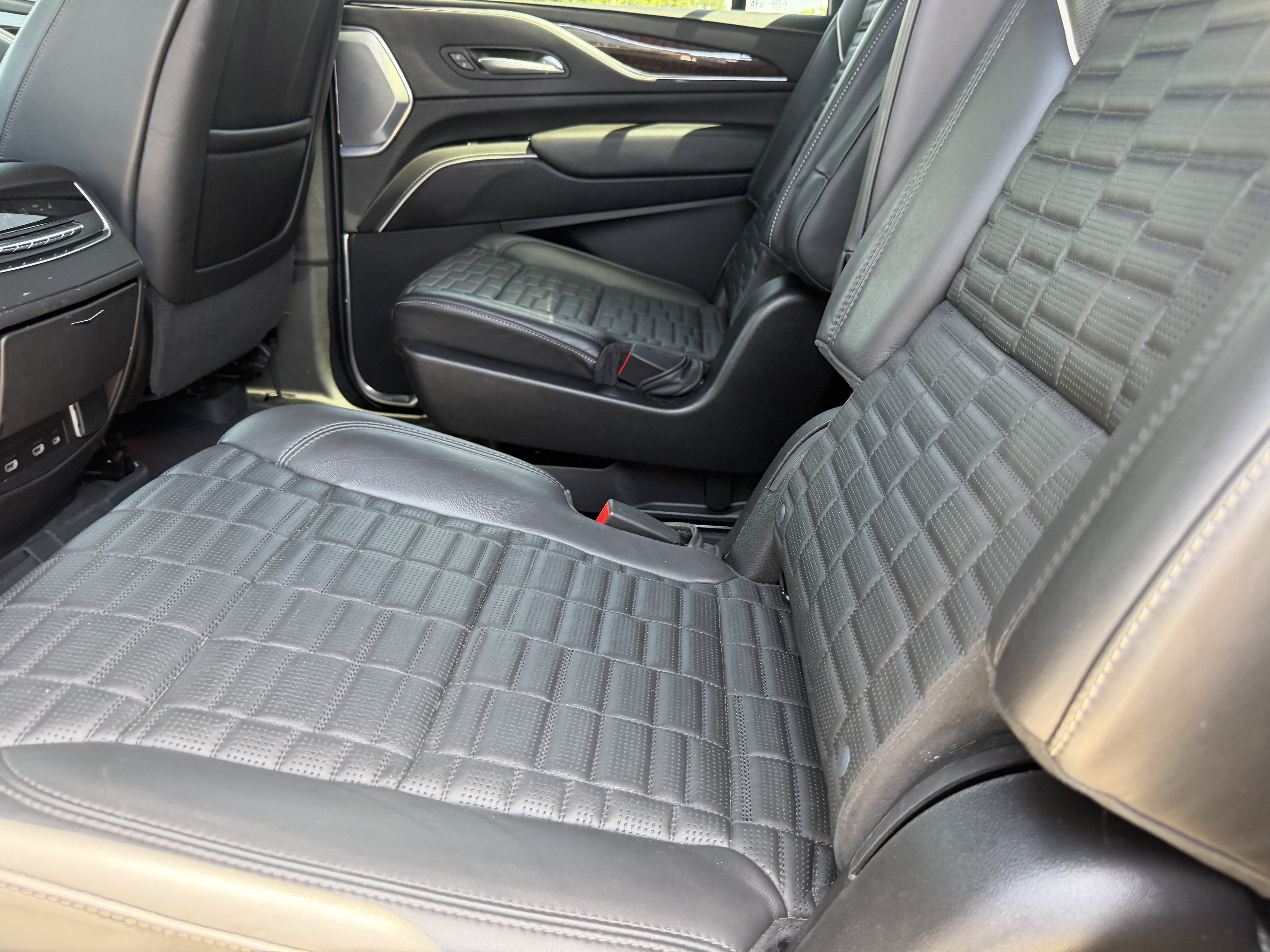 Certified 2024 Cadillac Escalade ESV Sport Platinum w/ LPO, ONYX Package AWD/4WD image 18