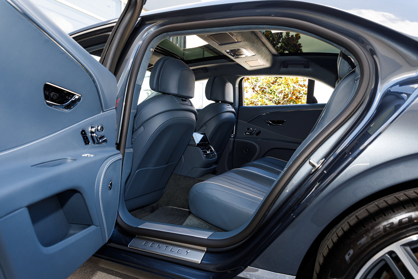 New 2026 Bentley Flying Spur Plug-In Hybrid image 25