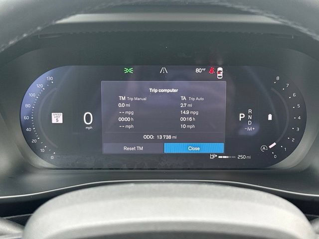 Certified 2025 Volvo XC40 B5 Plus AWD/4WD image 23