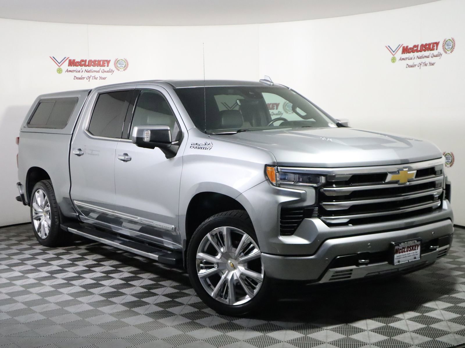 Used 2023 Chevrolet Silverado 1500 High Country w/ High Country Premium Package image 2