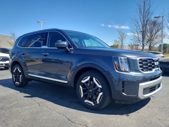 Used 2023 Kia Telluride S image 3