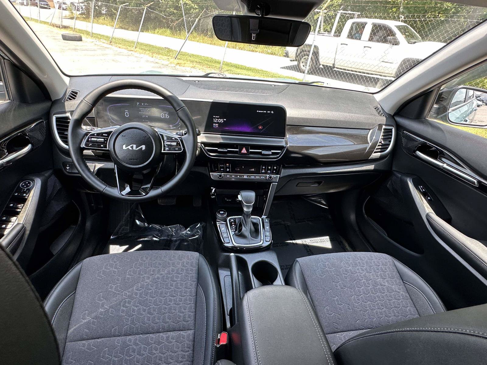 Used 2025 Kia Seltos S AWD/4WD image 7
