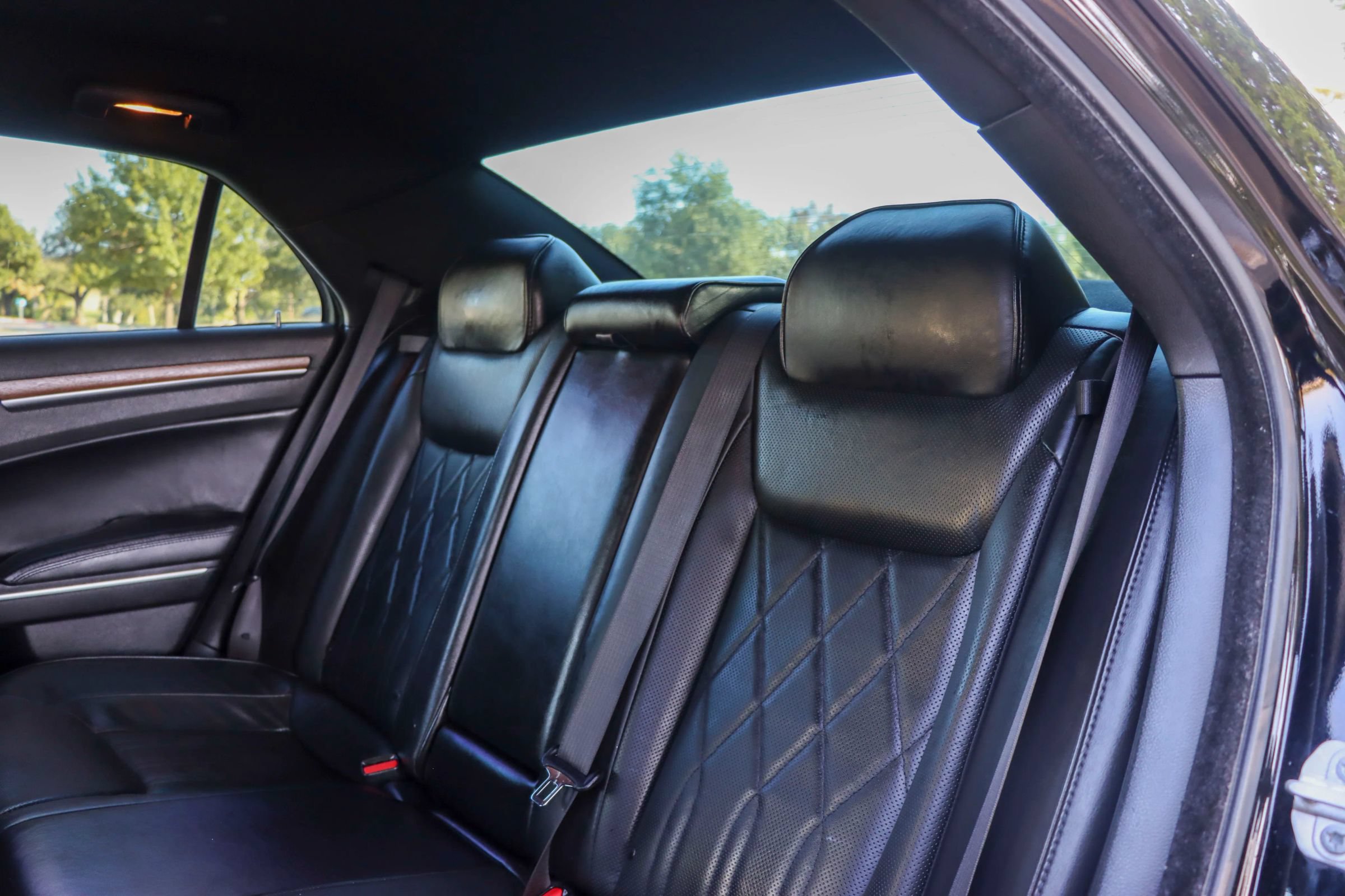 Used 2019 Chrysler 300 C RWD image 16