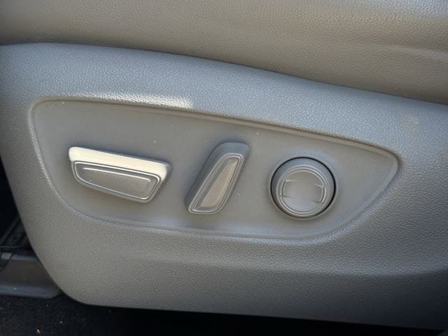 Used 2022 Toyota Highlander XLE FWD image 27